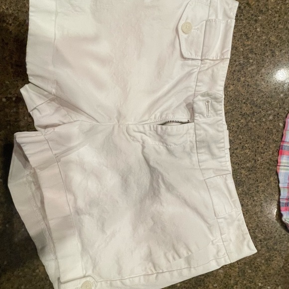 Banana Republic Bundle of 3 shorts-like new size 4. - Picture 3 of 9